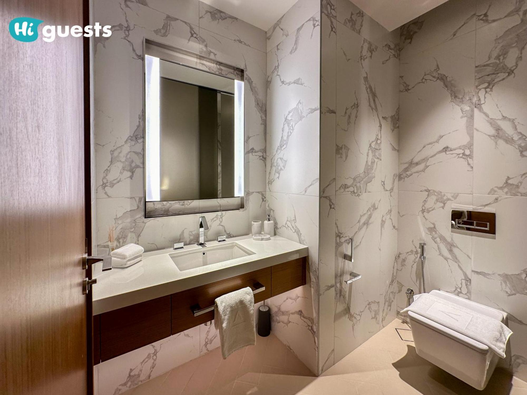 Higuests - Sky-high Experience Luxe Living On The 24th Floor *