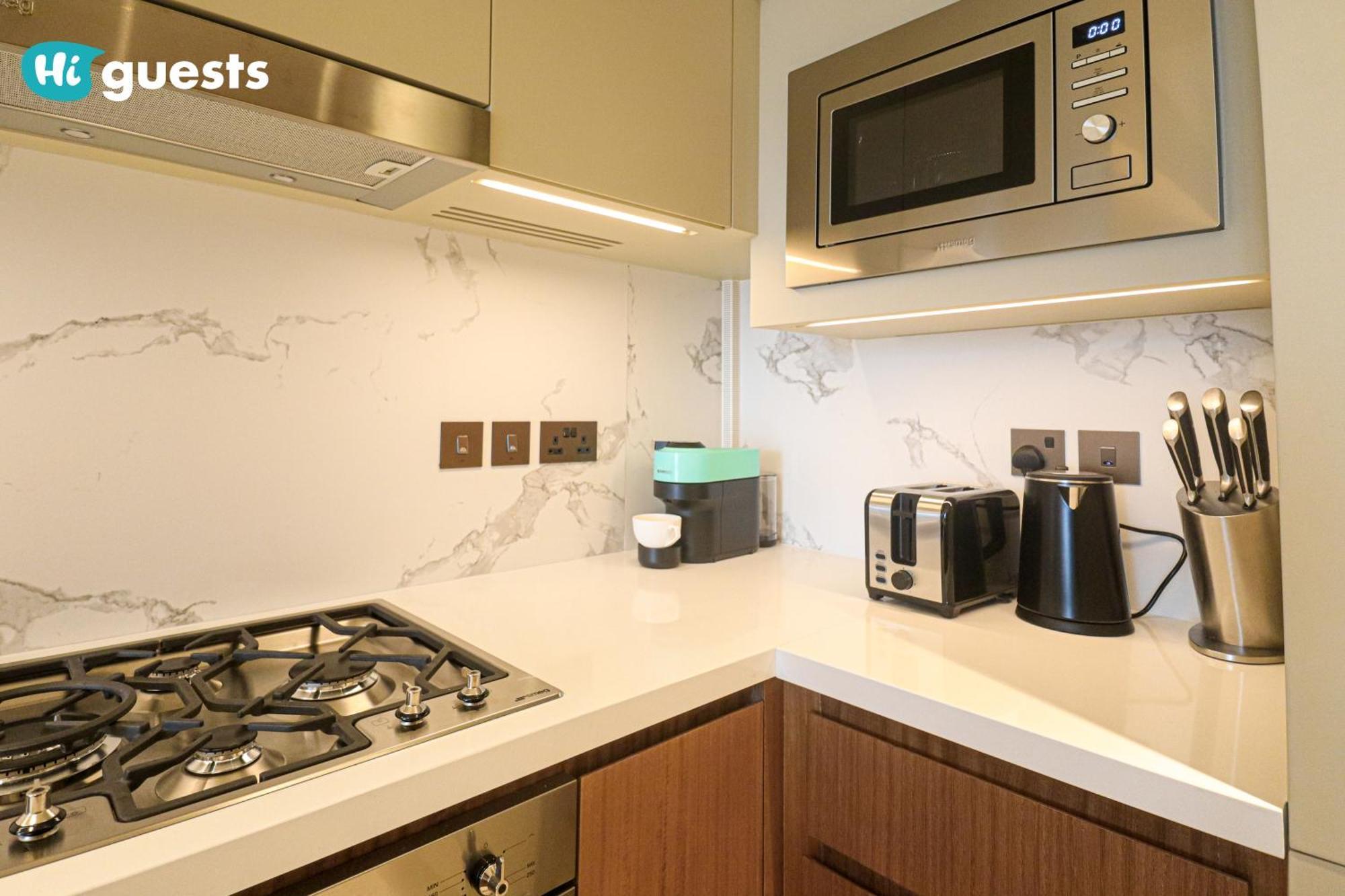 Higuests - Sky-high Experience Luxe Living On The 24th Floor *