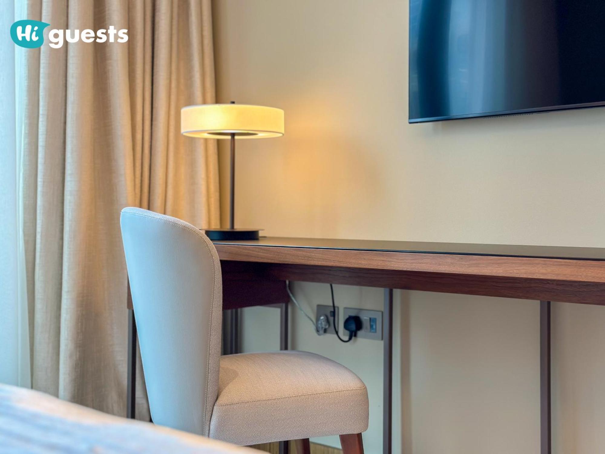 Higuests - Sky-high Experience Luxe Living On The 24th Floor Apartment