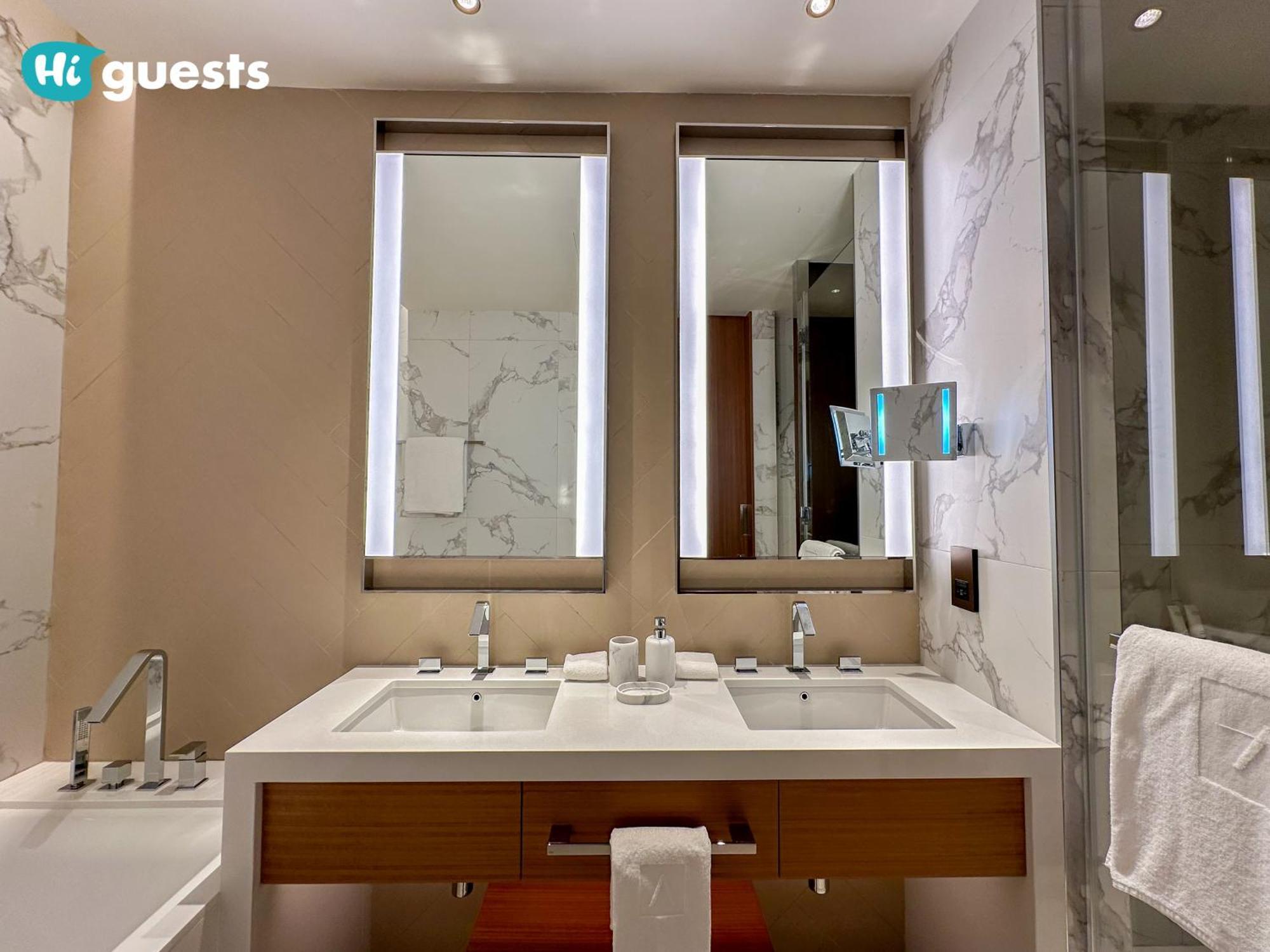 Apartment Higuests - Sky-high Experience Luxe Living On The 24th Floor
